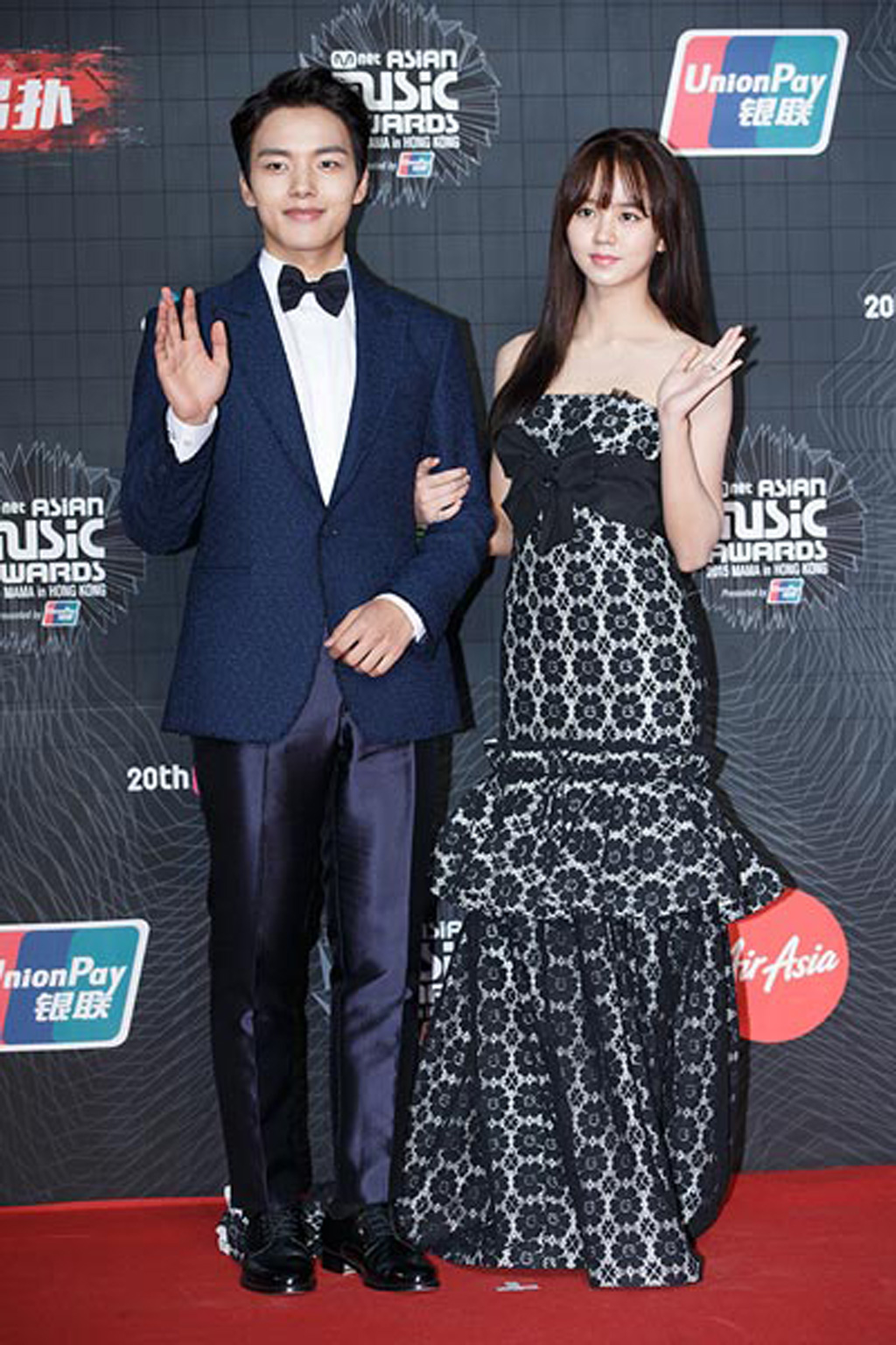 Cặp sao nhí của “Mặt trăng ôm mặt trời” Yeo Jin Goo và Kim So Hyun càng ngày càng chững chạc