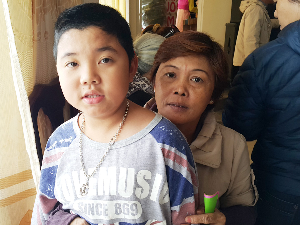 Cậu bé Bùi Văn Lâm (Q.Cẩm Lệ, Đà Nẵng) với căn bệnh ngặt nghèo về máu, 11 năm nay gắn với bệnh viện để duy trì sự sống, mơ ước “Con ước Tết được mặc áo mới!”.- Ảnh: Diệu Hiền