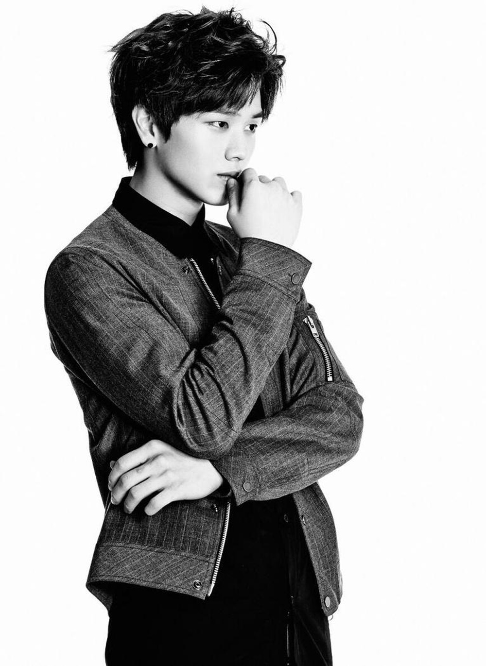 Yook Sung Jae được biết đến với vai trò ca sĩ vừa tấn công sang phim ảnh