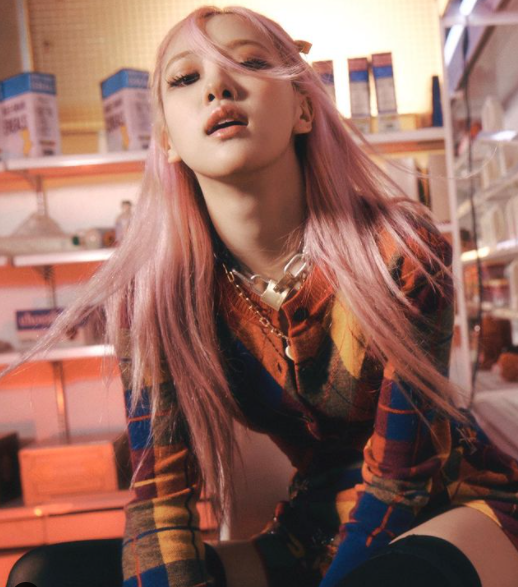 Rosé, Lisa, BlackPink, thần tượng, tuổi Sửu: Hãy ngưỡng mộ vẻ đẹp tuyệt vời của Rosé và Lisa trong nhóm nhạc BlackPink, hai thần tượng hàng đầu của tuổi Sửu. Những hình ảnh này chắc chắn sẽ khiến bạn cảm thấy kinh ngạc và ngất ngây.