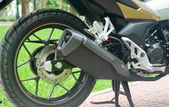 Ống pô Honda Winner X phụt hơi vào mặt người chạy xe phía sau #7 Ống pô Honda Winner X phụt hơi vào mặt người chạy xe phía sau