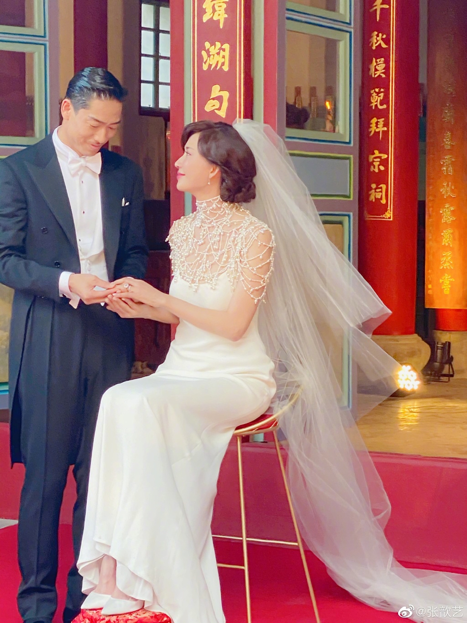 Lâm Chí Linh đẹp hút hồn trong đám cưới thế kỷ với ca sĩ người Nhật