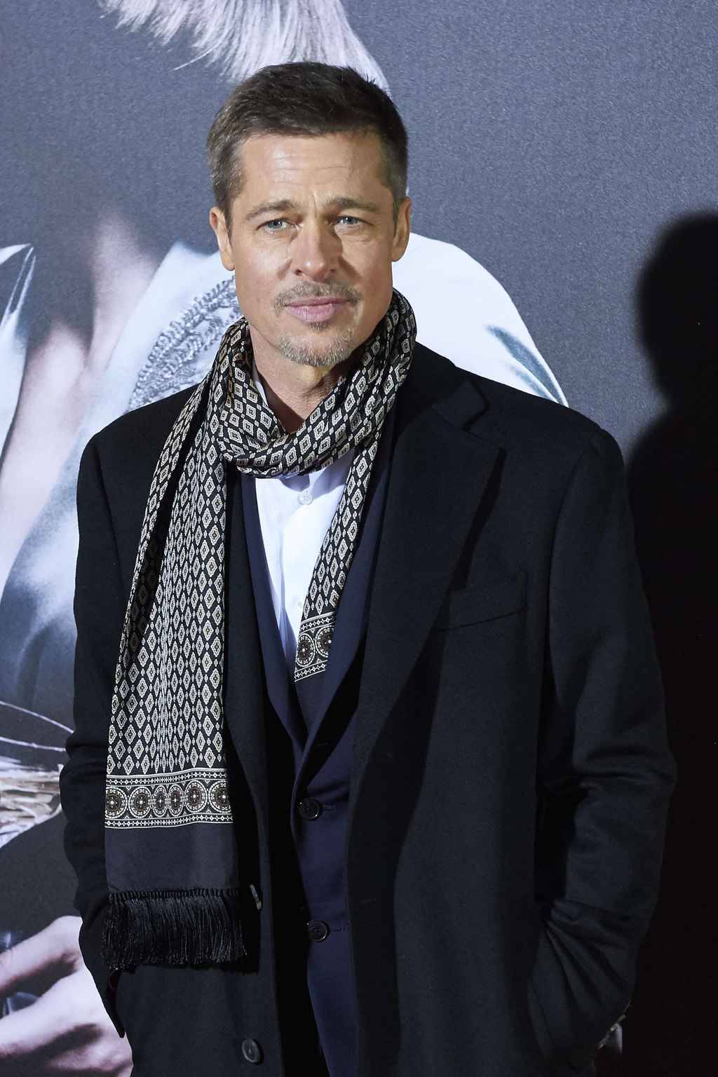 Brad Pitt dự tiệc Giáng sinh ở nhà vợ cũ Jennifer Aniston Brad Pitt dự tiệc Giáng sinh ở nhà vợ cũ Jennifer Aniston