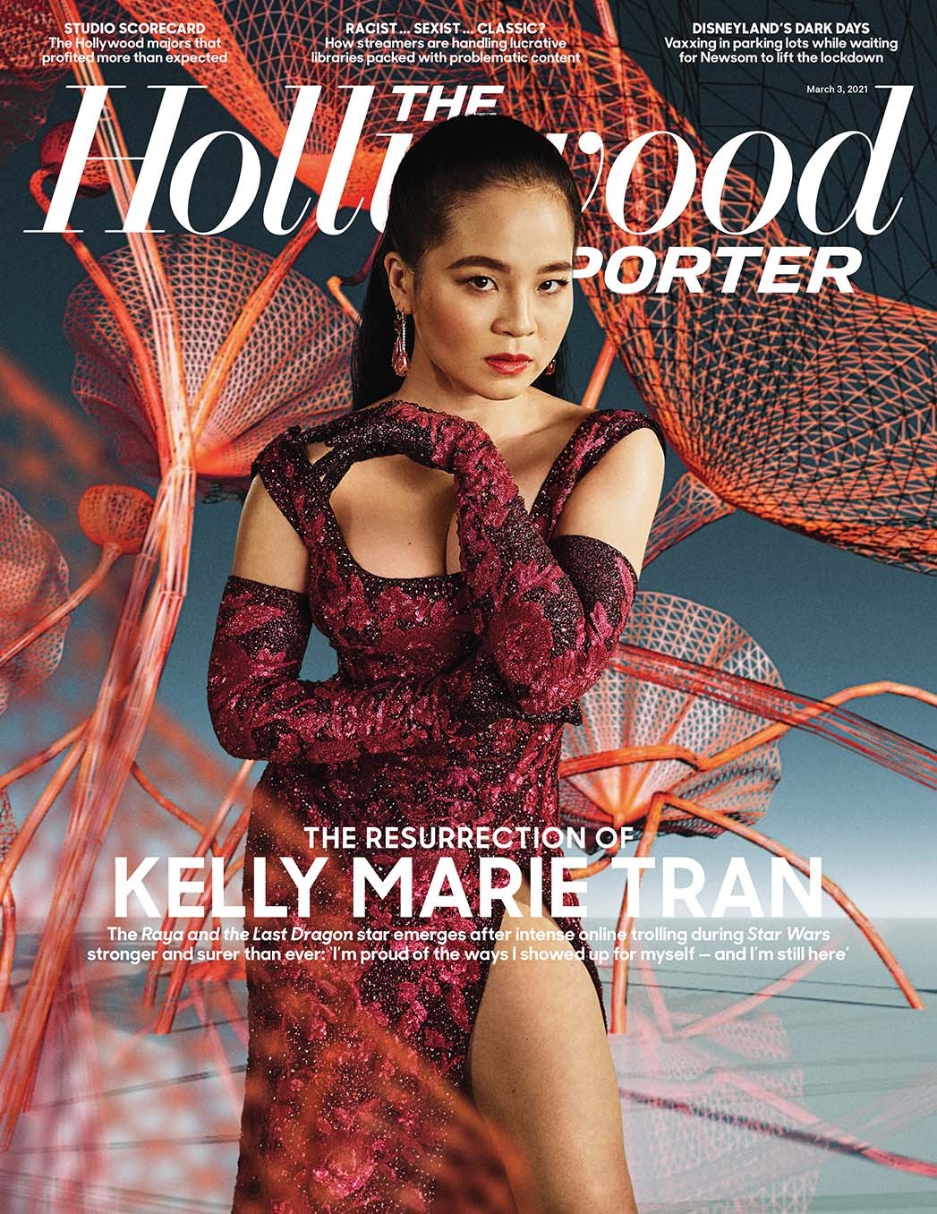 Kelly Marie Trần đã xuất hiện trên tạp chí Hollywood số mới nhất, và bức ảnh trên bìa tạp chí thật sự đẹp mắt và nổi bật. Nếu bạn muốn xem bức ảnh này và cập nhật tin tức mới nhất về Kelly Marie Trần, hãy click vào hình ảnh để biết thêm chi tiết.