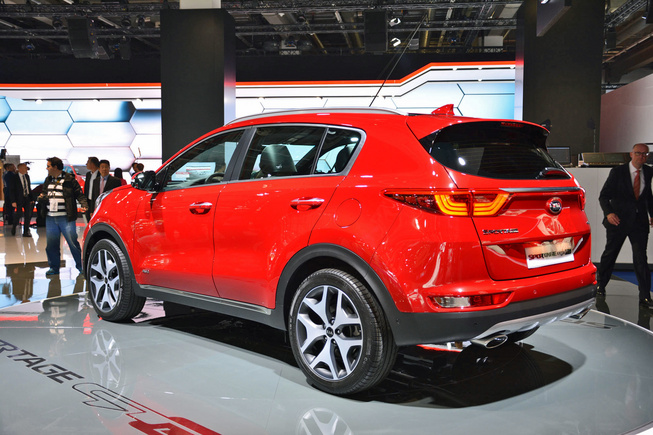  Lanzamiento oficial del Kia Sportage, confrontando al Honda CR-V