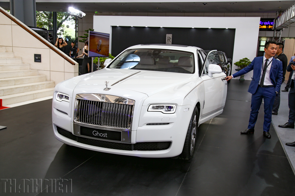 RollsRoyce Ghost Black Badge hàng độc giá khoảng 40 tỷ đồng