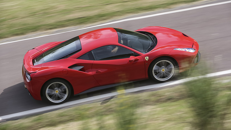 Khách hàng mua Lamborghini vì không thể sở hữu Ferrari'