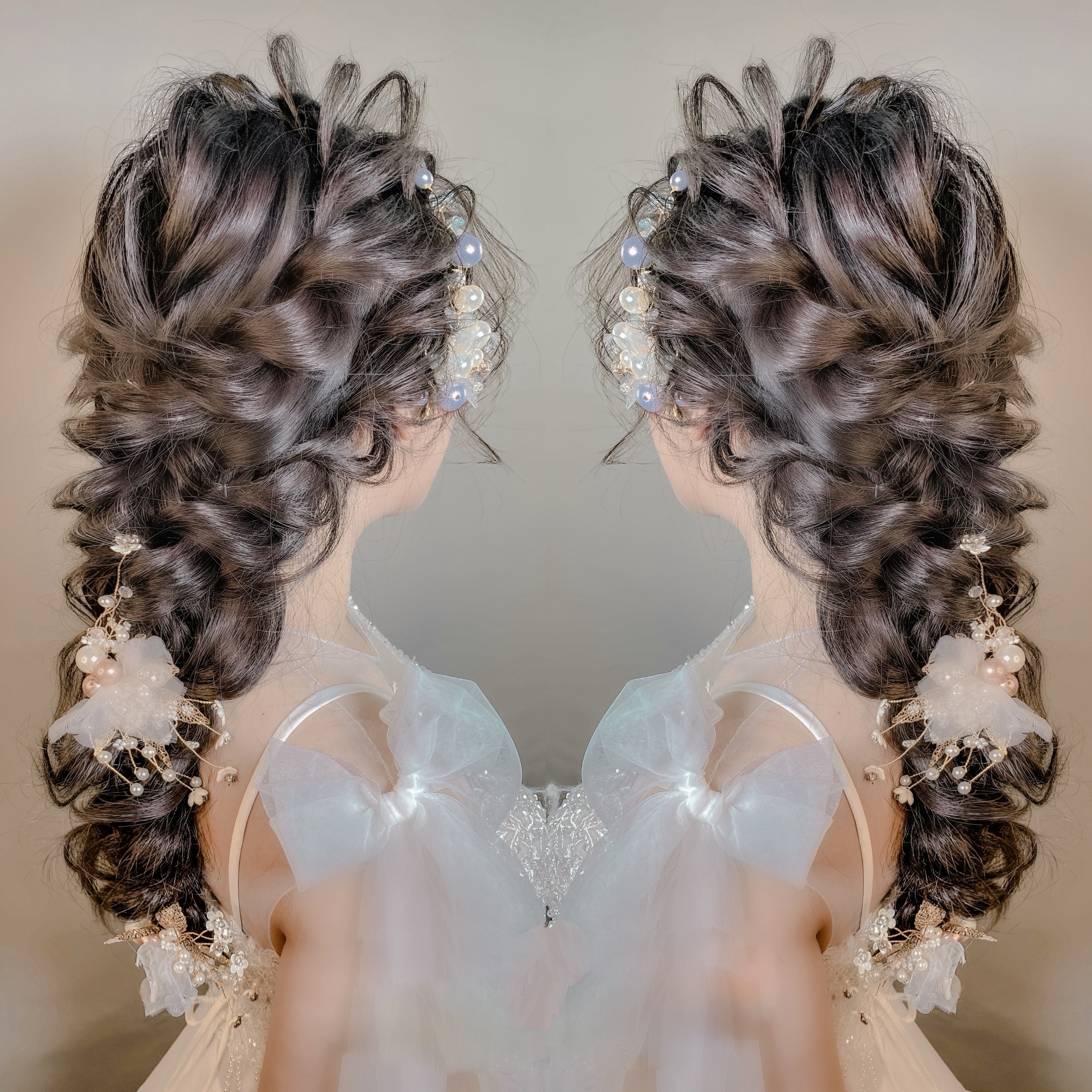 Kiểu tóc cô dâu lung linh là lựa chọn tuyệt vời để trở thành một nàng công chúa trong ngày cưới. Kiểu tóc này sẽ giúp bạn trông quý phái và thu hút mọi ánh nhìn. Hãy xem hình ảnh liên quan để thấy sự lung linh của kiểu tóc cô dâu này.