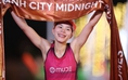 'Nữ hoàng chạy địa hình' về nhất giải marathon lúc nửa đêm ở TP.HCM