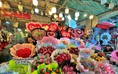 Ngày Valentine 14.2: Shop hoa ở TP.HCM nổ đơn online liên tục, chợ Hồ Thị Kỷ nhộn nhịp