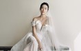 Hoa hậu Lương Thùy Linh lăng xê váy cưới hở vai