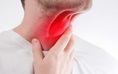 Vì sao cơn đau họng chỉ mắc một bên?