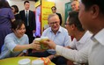 Thủ tướng Úc ăn bánh mì, uống bia hơi Hà Nội và hô '1, 2, 3 dô'