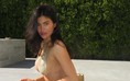 Kendall và Kylie Jenner khoe đường cong nóng bỏng với bikini