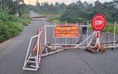Lâm Đồng: Chạy xe máy vào đường tránh đang sụt lún, một người bị thương bất tỉnh