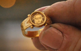 Phát hiện nhẫn bằng vàng ròng từ thời Trung Cổ khắc hình Chúa Jesus