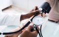 Ngày mới với tin tức sức khỏe: Tuổi nào cần kiểm tra huyết áp thường xuyên?