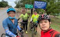 Đạp xe Vì hòa bình: Hàng chục tay đua nước bạn Lào chờ hòa chung 'nhịp đạp'