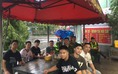 Chuyện chưa kể của các chàng trai Hà Nội xuống đường dọn dẹp sau cơn bão Yagi