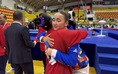 Khoảnh khắc tuyệt đẹp sau khi Philippines khiếu nại thành công, Việt Nam không được vàng: Cái ôm ấm áp! 