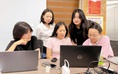Cả văn phòng gen Z hỗ trợ thực tập sinh U50