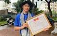 Chàng sinh viên mang nhiều bằng khen về cho mẹ
