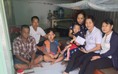 Mong có tiền trị bệnh cho con