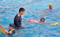Đoàn viên Công an tỉnh Khánh Hòa mở lớp học bơi miễn phí cho trẻ em