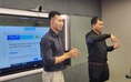 Một buổi học tiếng Việt bằng... đôi tay