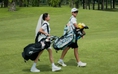 Cô dâu, chú rể đánh golf ngay trong đám cưới, 900 khách phải trầm trồ