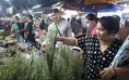 Loại hoa nào giá 200.000 - 250.000 đồng, bán chạy nhất chợ Hồ Thị Kỷ tết này?