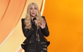 Sự thật đằng sau sự cố 'ngớ ngẩn' của danh ca Cher tại Grammy 2026