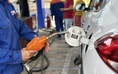 Yêu cầu siết giá cước vận tải, đẩy nhanh chuyển đổi xe điện giữa bão xăng dầu