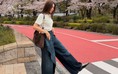 Làm mới tủ đồ mùa hè với quần jeans ống rộng trẻ trung