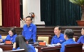Bí thư Thành ủy Trần Lưu Quang đứng suốt buổi lắng nghe người trẻ nói