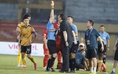 HLV Popov lại phản ứng trọng tài ngoại, dọa rời Thể Công Viettel và V-League: ‘Không bao giờ quay lại đây nữa’