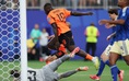 HLV Koeman quá cao tay: 'Quái thú' Hà Lan Brobbey bước ra từ bóng ma tống tiền