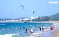 Du khách đổ về bãi biển Nha Trang trước thềm Festival Biển 2026