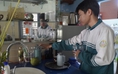 Nam sinh mồ côi cha trở thành thủ khoa kép từ những tảo tần của mẹ
