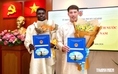 Olaha Mạnh Đức và Williams Minh Hoàng mặc áo dài, trả lời cực hay trong ngày nhận quốc tịch Việt Nam