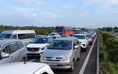 Tai nạn trên cao tốc TP.HCM - Trung Lương sáng mùng 2 tết, kẹt xe nhiều cây số