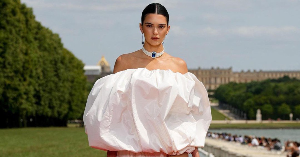 Mốt no-pants khuấy đảo thảm đỏ với visual khoe chân dài miên man