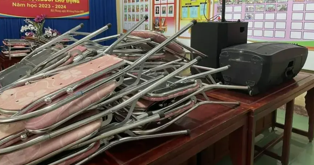 Quảng Trị: Nhiều trường học ở 'rốn lũ' Hải Lăng cho học sinh nghỉ học