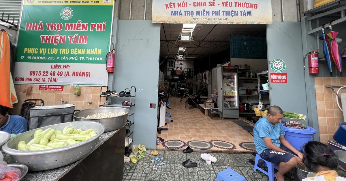 Nhà trọ ở TP.HCM cưu mang bệnh nhi ung thư và người thân