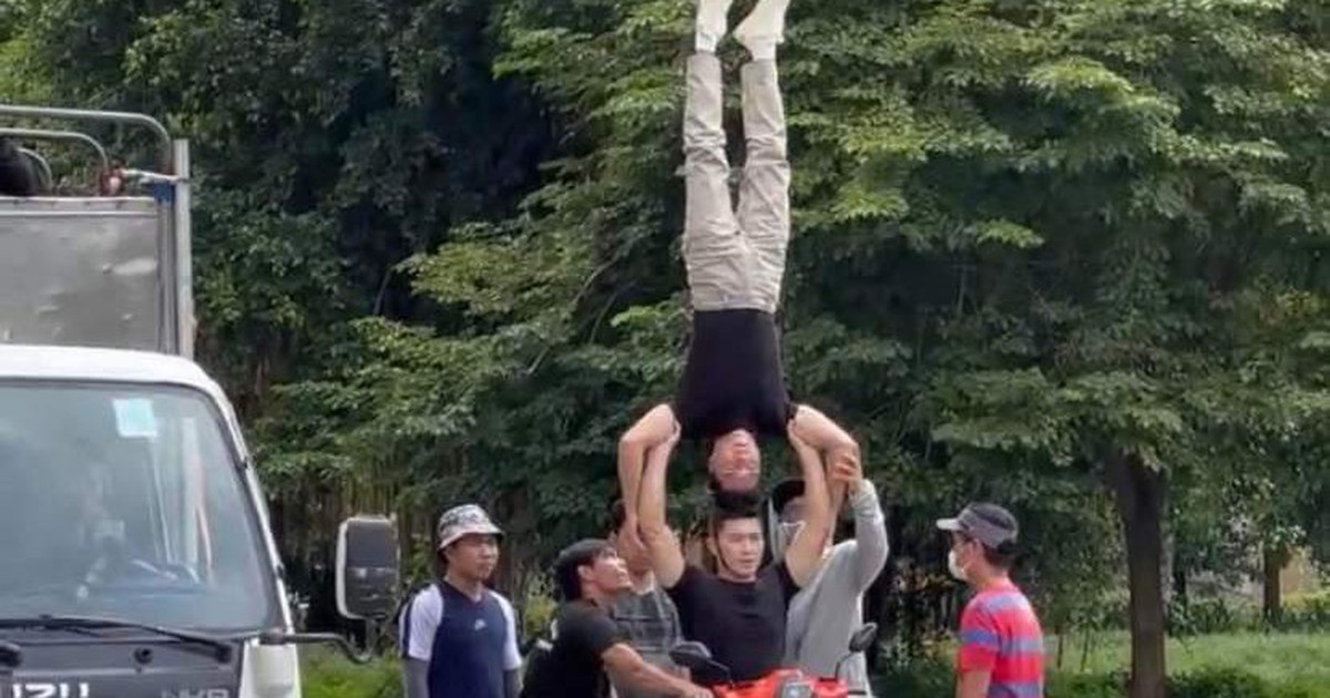 Quốc Cơ - Quốc Nghiệp chồng đầu chạy xe clip quảng cáo: Luật sư nói dùng kỹ xảo không phù hợp ATGT