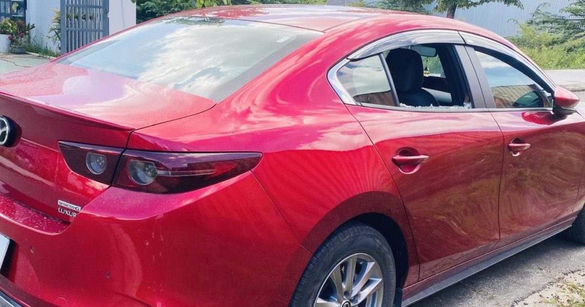 Tài xế xe ôm đập kính nhiều ô tô, trộm giấy tờ rồi tống tiền khổ chủ