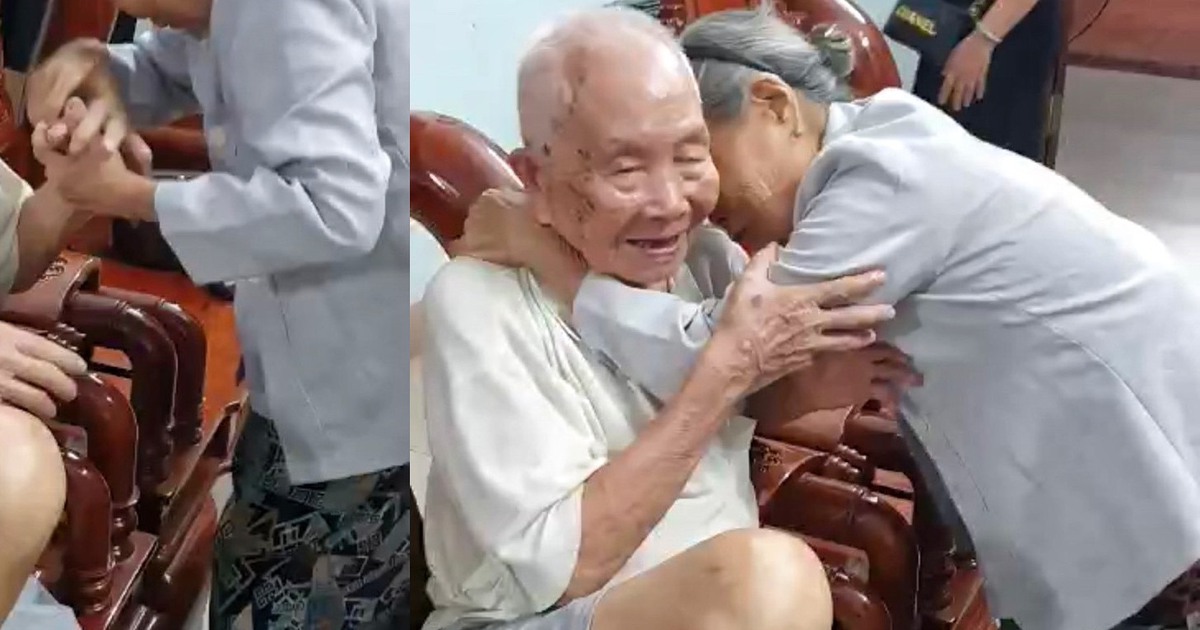 Nghẹn ngào giây phút em gái 88 tuổi quyến luyến chia tay anh trai 101 tuổi