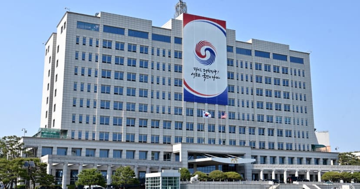 Đâm dao bên ngoài văn phòng Tổng thống Hàn Quốc, 2 cảnh sát bị thương