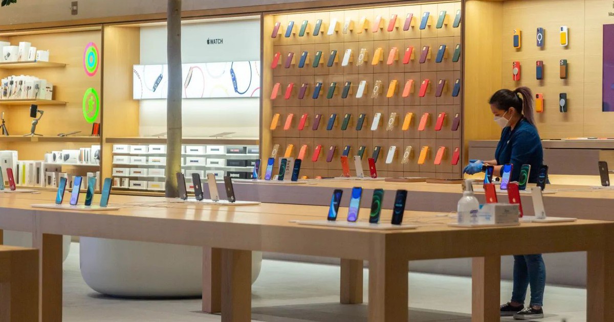 Cả nhà đi tù vì đánh tráo 10.000 chiếc iPhone, iPad