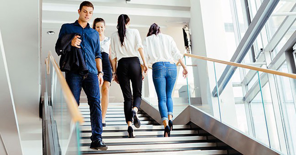 Leo cầu thang đúng cách mỗi ngày để 'dân công sở' khỏe, đẹp hơn